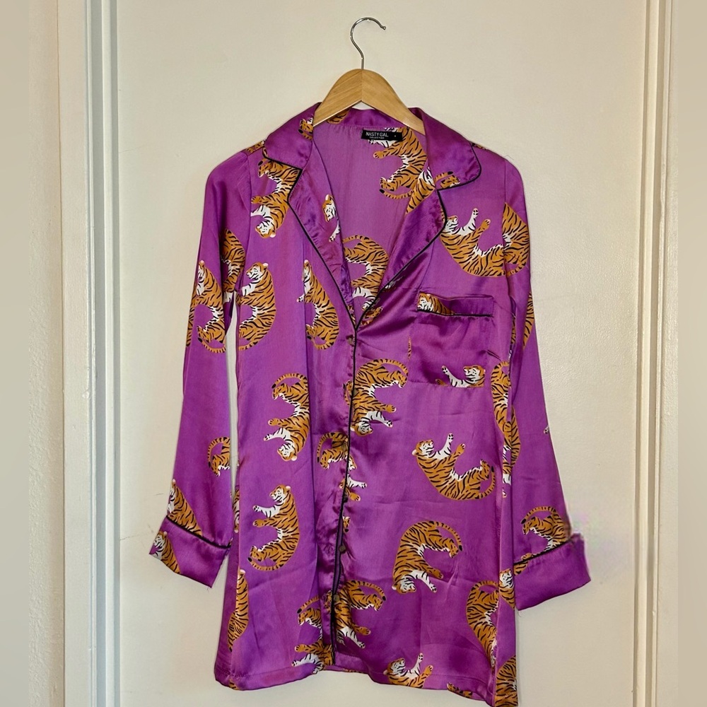Nasty Gal - Silky Top with Tiger print